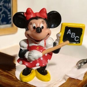 10/$10 Minnie Mouse PVC Toy Cake Topper